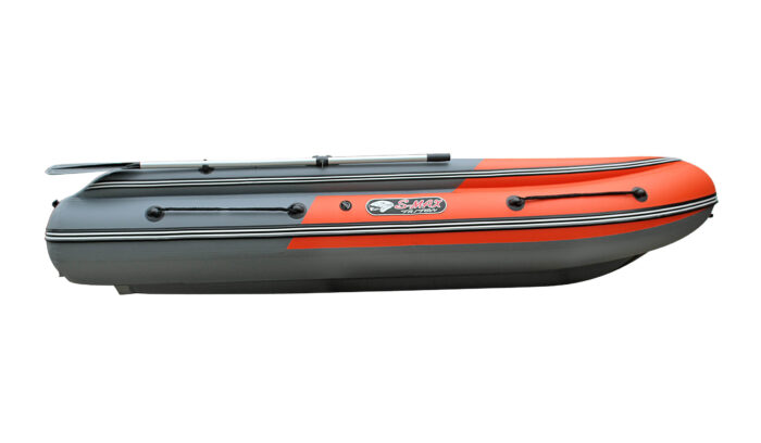 Лодка Reef Triton 425 Fi S-Max с интегрированным фальшбортом